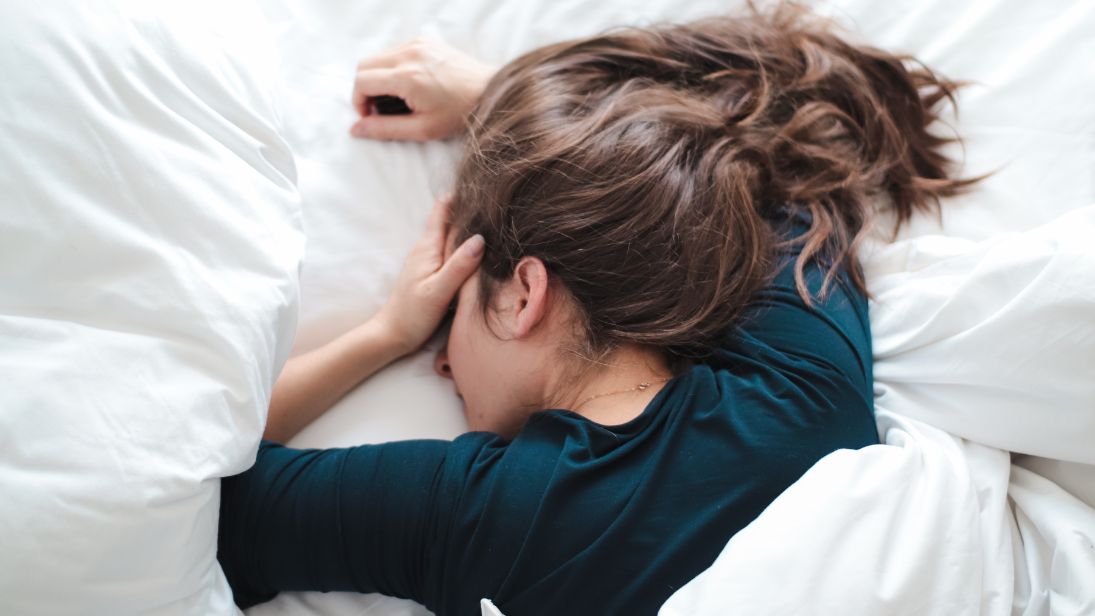 ME/CFS kann den Alltag Betroffener massiv einschränken – oft schon nach kleinster körperlicher oder mentaler Belastung. © Jordan/Adobe Stock